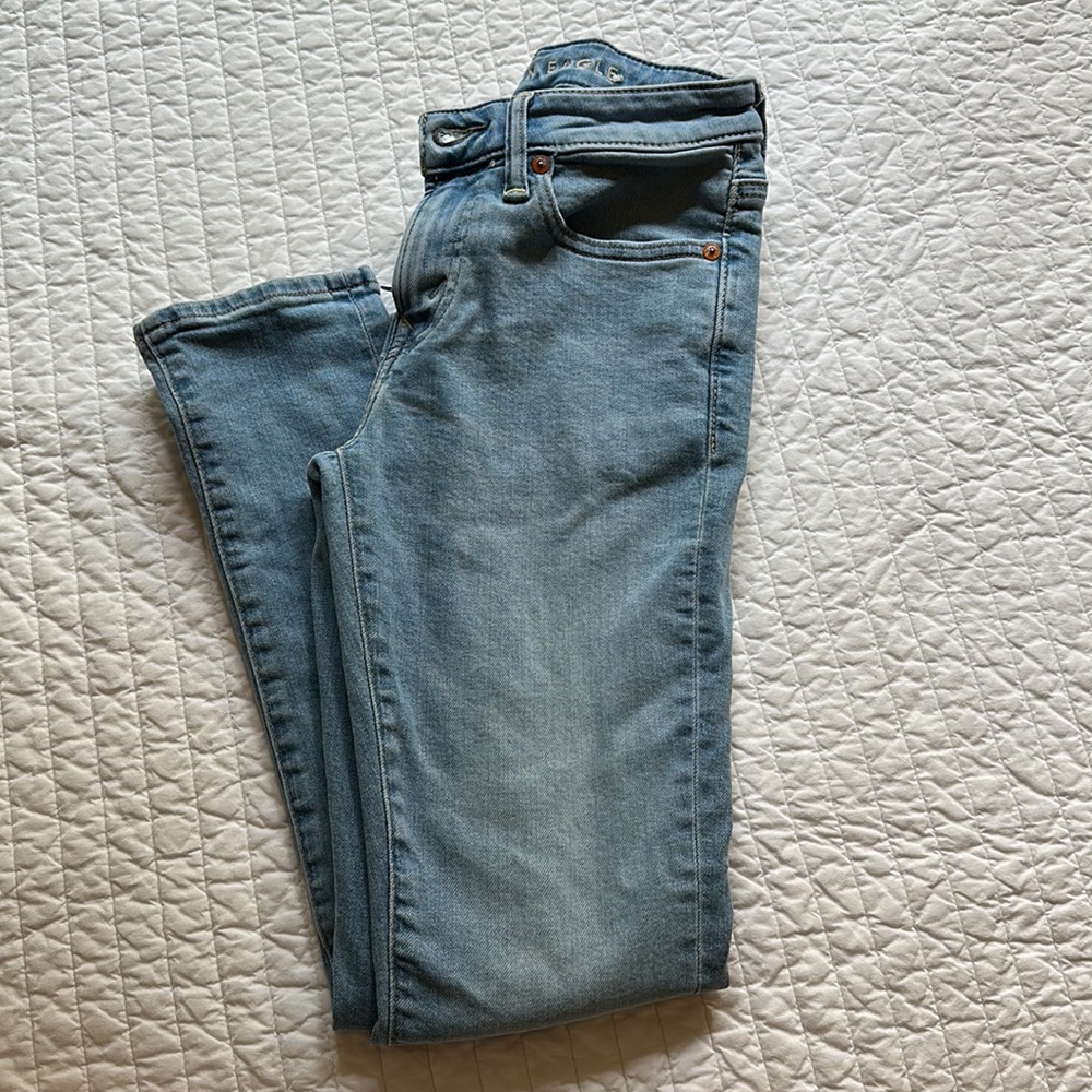 ✅AMERICAN EAGLE AIRFLEX+ jeans. Men’s /boys size 26x28. Light wash. Pockets